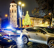 Eismas aplink  Kalėdų eglę Vilniuje