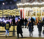 Eismas aplink  Kalėdų eglę Vilniuje
