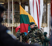 Pirmąją metų dieną, minint Lietuvos vėliavos dieną, tradici&scaron;kai pagerbta Lietuvos valstybės vėliavos i&scaron;kėlimo Gedimino pilies bok&scaron;te 107-osios metinės