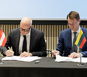  &bdquo;Via Lietuva&ldquo; pasira&scaron;ė sutartį dėl elektroninės kelių rinkliavos sistemos diegimo su tarptautinį atvirą konkursą laimėjusia įmone