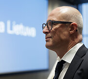  &bdquo;Via Lietuva&ldquo; pasira&scaron;ė sutartį dėl elektroninės kelių rinkliavos sistemos diegimo su tarptautinį atvirą konkursą laimėjusia įmone