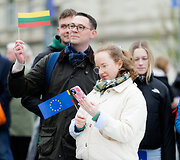 I&scaron;kilminga Europos Sąjungos vėliavos pakėlimo ceremonija Luki&scaron;kių aik&scaron;tėje Vilniuje