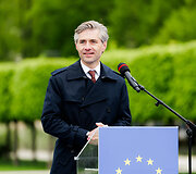 I&scaron;kilminga Europos Sąjungos vėliavos pakėlimo ceremonija Luki&scaron;kių aik&scaron;tėje Vilniuje