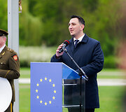 I&scaron;kilminga Europos Sąjungos vėliavos pakėlimo ceremonija Luki&scaron;kių aik&scaron;tėje Vilniuje