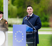 I&scaron;kilminga Europos Sąjungos vėliavos pakėlimo ceremonija Luki&scaron;kių aik&scaron;tėje Vilniuje