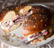 Beigelis su pastrami