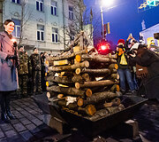 Gedimino prospekte suliepsnojo tradiciniai laisvės laužai