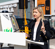 Pirmąkart Europoje į centrines didmiesčio gatves realaus eismo sąlygomis i&scaron;riedėjo net trys autonominiai prekių pristatymo automobiliai