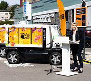 Pirmąkart Europoje į centrines didmiesčio gatves realaus eismo sąlygomis i&scaron;riedėjo net trys autonominiai prekių pristatymo automobiliai