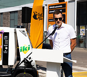Pirmąkart Europoje į centrines didmiesčio gatves realaus eismo sąlygomis i&scaron;riedėjo net trys autonominiai prekių pristatymo automobiliai
