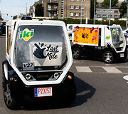 Pirmąkart Europoje į centrines didmiesčio gatves realaus eismo sąlygomis i&scaron;riedėjo net trys autonominiai prekių pristatymo automobiliai