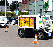 Pirmąkart Europoje į centrines didmiesčio gatves realaus eismo sąlygomis i&scaron;riedėjo net trys autonominiai prekių pristatymo automobiliai