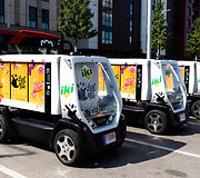 Pirmąkart Europoje į centrines didmiesčio gatves realaus eismo sąlygomis i&scaron;riedėjo net trys autonominiai prekių pristatymo automobiliai