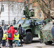 S. Daukanto aik&scaron;tėje vyko Lietuvos ir NATO vėliavų pakėlimo ceremonija