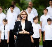 &Scaron;irvintų Jaunimo sode įvyko  skulptūros &bdquo;Skaitanti mergaitė&ldquo;, skirtos poetui Justinui Marcinkevičiui atminti, atidengimo ceremonija