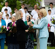 &Scaron;irvintų Jaunimo sode įvyko  skulptūros &bdquo;Skaitanti mergaitė&ldquo;, skirtos poetui Justinui Marcinkevičiui atminti, atidengimo ceremonija