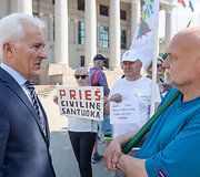 Protestas prie&scaron; tos pačios lyties asmenų sąjungų įteisinimą