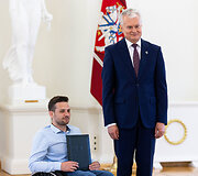 Artūras Ručinskas, Gitanas Nausėda