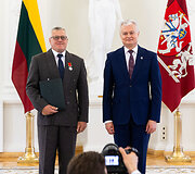 Alfredas Tijūnaitis, Gitanas Nausėda