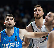 Mike Tobey, Donatas Motiejūnas