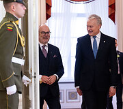 Alaras Karis, Gitanas Nausėda