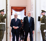 Alaras Karis, Gitanas Nausėda
