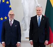 Alaras Karis, Gitanas Nausėda
