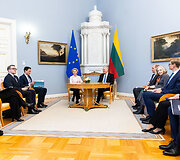 Ursula von der Leyen, Gitanas Nausėda