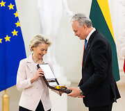 Ursula von der Leyen, Gitanas Nausėda