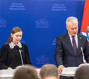 Dovilė &Scaron;akalienė, Gitanas Nausėda