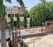 Diani Biče yra daug &scaron;iuolaiki&scaron;ko stiliaus vilų