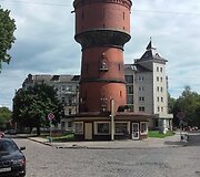 Įsručio vandens bok&scaron;tas su alubariu apačioje