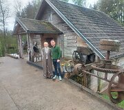 &Scaron;lyninkos vandens malūnas, M.Veselis su mama