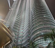 &bdquo;Petronas&ldquo; bok&scaron;tai vakare