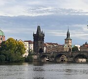 Praha žavi ir žvelgiant į ją i&scaron; upės