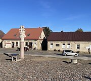 Žaslių centrinė aik&scaron;tė
