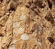 XI&ndash;XII a. Deir Mar Musa al-Habashi vienuolynas, įrengtas palei &Scaron;ilko kelią Sirijos dykumos kalno vir&scaron;ūnėje