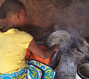 Kasdieninis afrikietės patiekalas &ndash; baltų kukurūzų miltų ko&scaron;ė su vandeniu