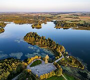 Arimaičių ežeras ir Velžių piliakalnis