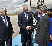Gitanas Nausėda atskrido į NATO vir&scaron;ūnių susitikimą