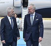 Gitanas Nausėda atskrido į NATO vir&scaron;ūnių susitikimą