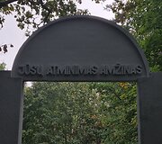 Žydų žudynių vieta Pivonijos &scaron;ile