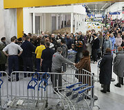 Eilės &bdquo;IKEA&ldquo; prekybos centre