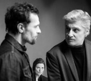 Oskaro Kor&scaron;unovo teatras metus užbaigia Haroldo Pinterio &bdquo;I&scaron;davyste&ldquo;