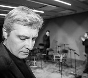 Oskaro Kor&scaron;unovo teatras metus užbaigia Haroldo Pinterio &bdquo;I&scaron;davyste&ldquo;