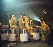&bdquo;Ir visa tai kas yra gražu yra gražu&ldquo; performansas su sovietinėmis skalbimo ma&scaron;inomis festivalyje &bdquo;Mėnuo juodaragis&ldquo; 2001 m. 