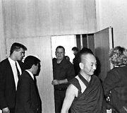 Dalai Lama Auk&scaron;čiausioje Taryboje. 1991 m. Nuotr. aut. Valentinas Juraitis (Vyzdys)