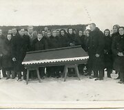 Onos Pagirytės Mezginienės laidotuvės. Bajorų k., Roki&scaron;kio r. 1957 m. I&scaron; Klaudijaus Driskiaus archyvo