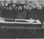 Monikos Narinkevičiūtės Voverienės laidotuvės. Onu&scaron;kis, Trakų r., 1940 m. kovo 19 d. Nuotrauka i&scaron; Marcelės Voverytės &scaron;eimos albumo.