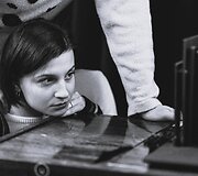 Akimirka i&scaron; spektaklio &bdquo;Barbarai&ldquo; repeticijos. Aktorė Jovita Jankelaitytė